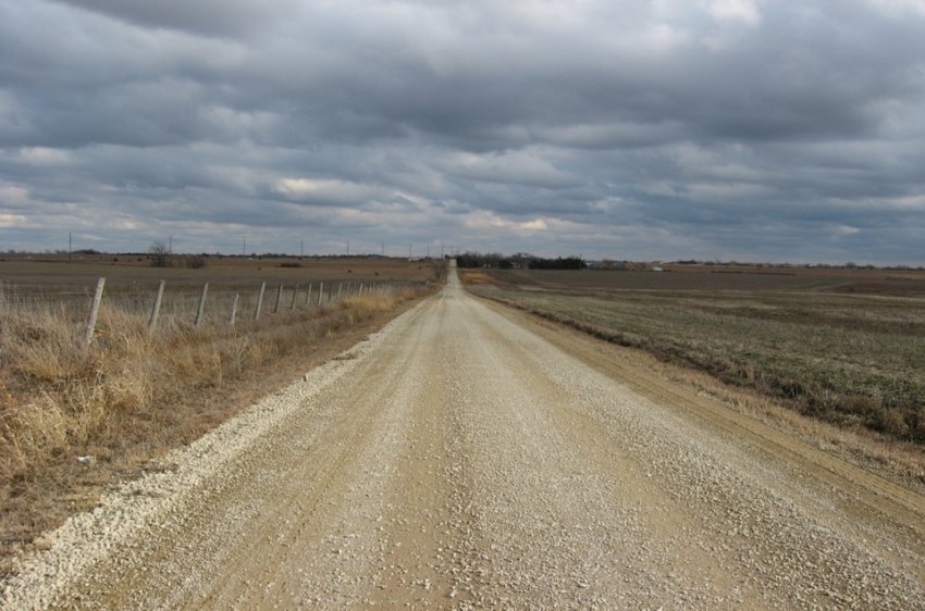 Figures-32-and-33-show-two-locations-on-the-same-gravel-road-where-it-can-be-seen-that (1)