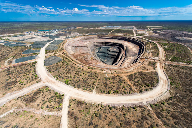 Karowe-open-pit-med